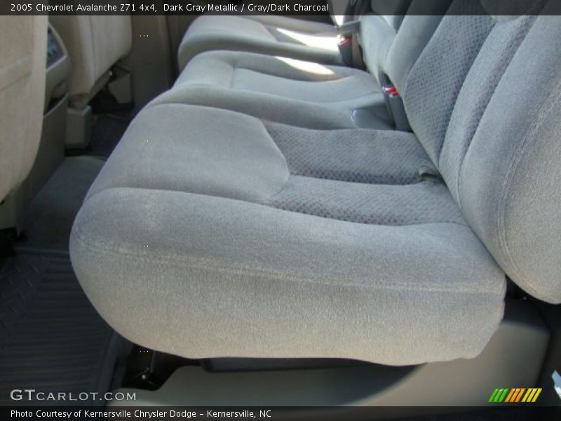 Dark Gray Metallic / Gray/Dark Charcoal 2005 Chevrolet Avalanche Z71 4x4
