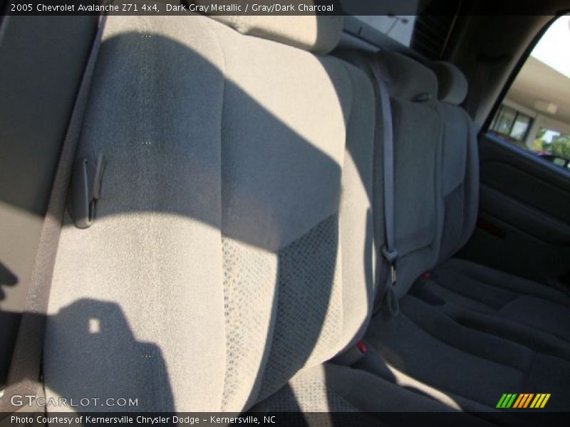 Dark Gray Metallic / Gray/Dark Charcoal 2005 Chevrolet Avalanche Z71 4x4