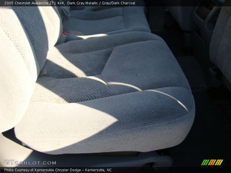 Dark Gray Metallic / Gray/Dark Charcoal 2005 Chevrolet Avalanche Z71 4x4