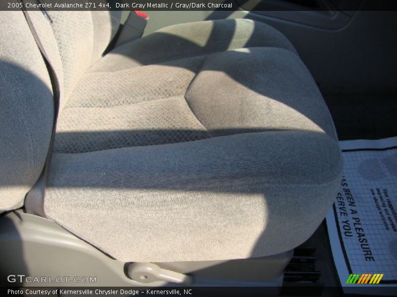 Dark Gray Metallic / Gray/Dark Charcoal 2005 Chevrolet Avalanche Z71 4x4