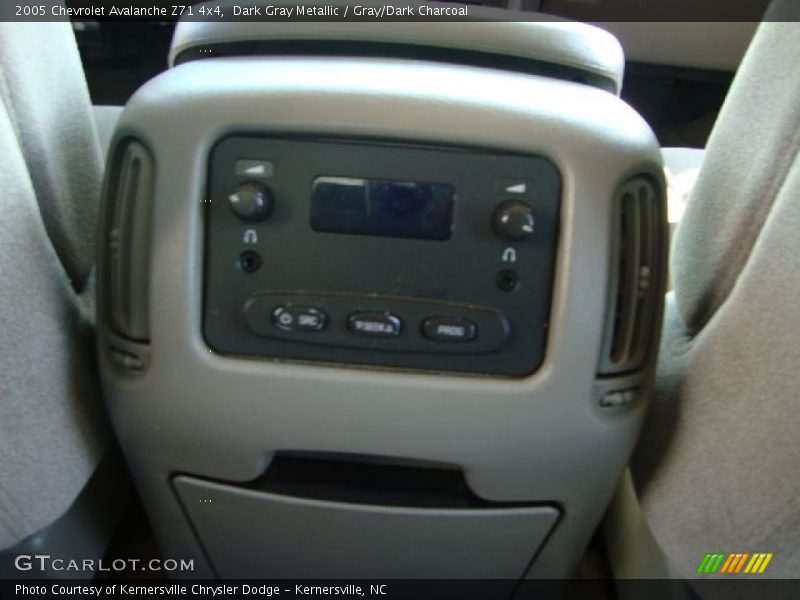 Dark Gray Metallic / Gray/Dark Charcoal 2005 Chevrolet Avalanche Z71 4x4