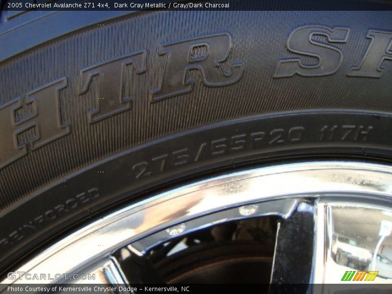 Dark Gray Metallic / Gray/Dark Charcoal 2005 Chevrolet Avalanche Z71 4x4