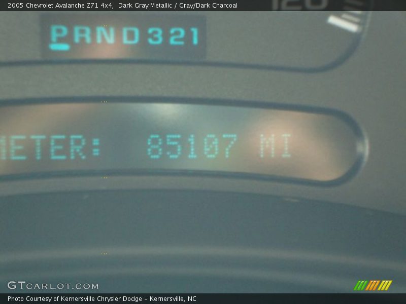 Dark Gray Metallic / Gray/Dark Charcoal 2005 Chevrolet Avalanche Z71 4x4