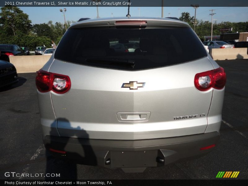 Silver Ice Metallic / Dark Gray/Light Gray 2011 Chevrolet Traverse LS