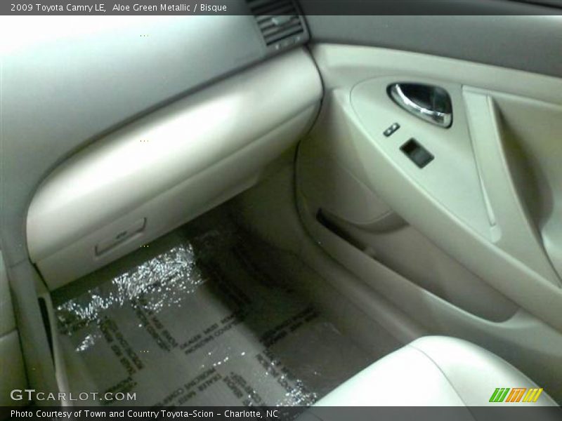 Aloe Green Metallic / Bisque 2009 Toyota Camry LE