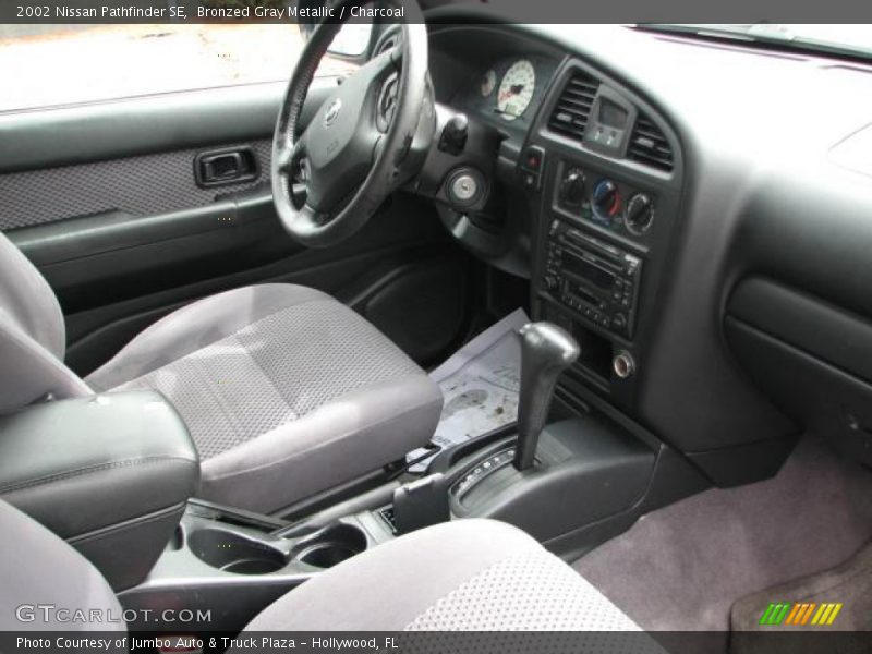  2002 Pathfinder SE Charcoal Interior