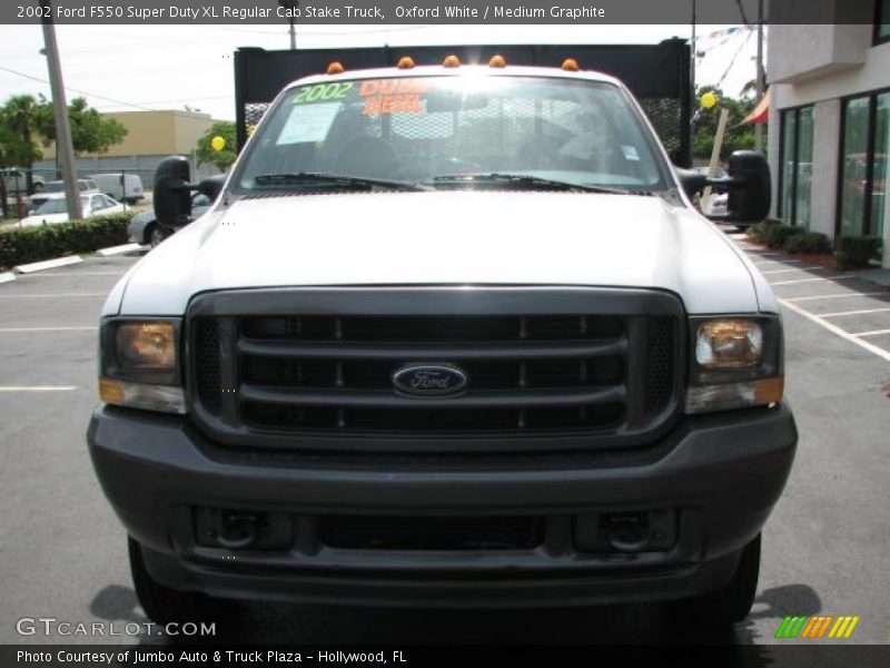 Oxford White / Medium Graphite 2002 Ford F550 Super Duty XL Regular Cab Stake Truck