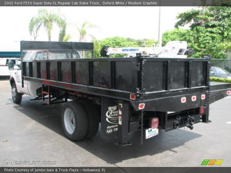 Oxford White / Medium Graphite 2002 Ford F550 Super Duty XL Regular Cab Stake Truck