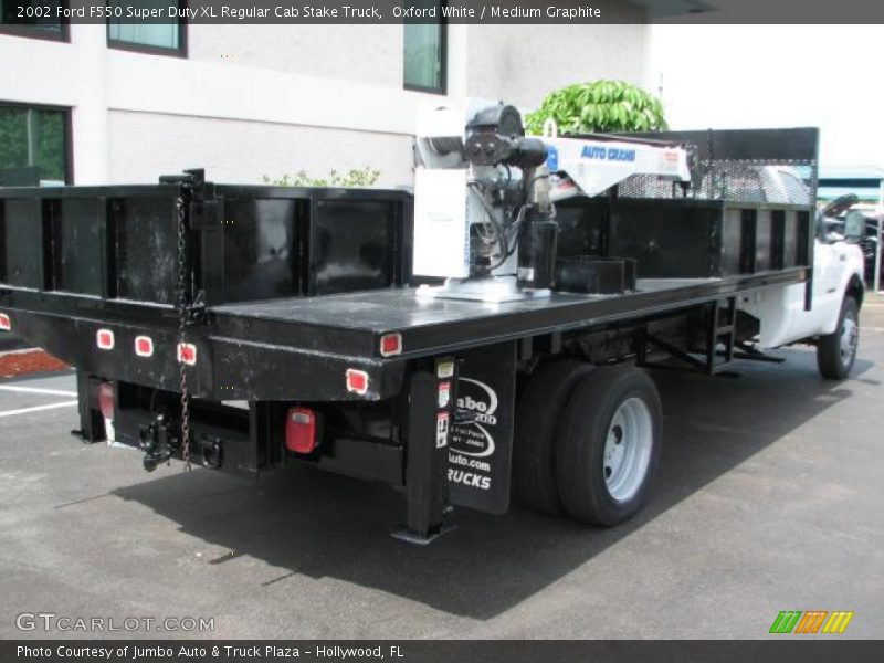 Oxford White / Medium Graphite 2002 Ford F550 Super Duty XL Regular Cab Stake Truck