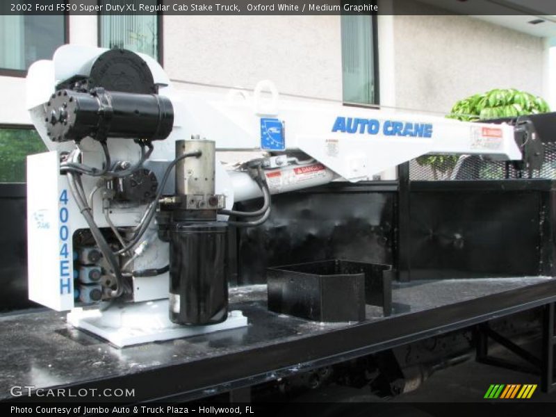 Oxford White / Medium Graphite 2002 Ford F550 Super Duty XL Regular Cab Stake Truck