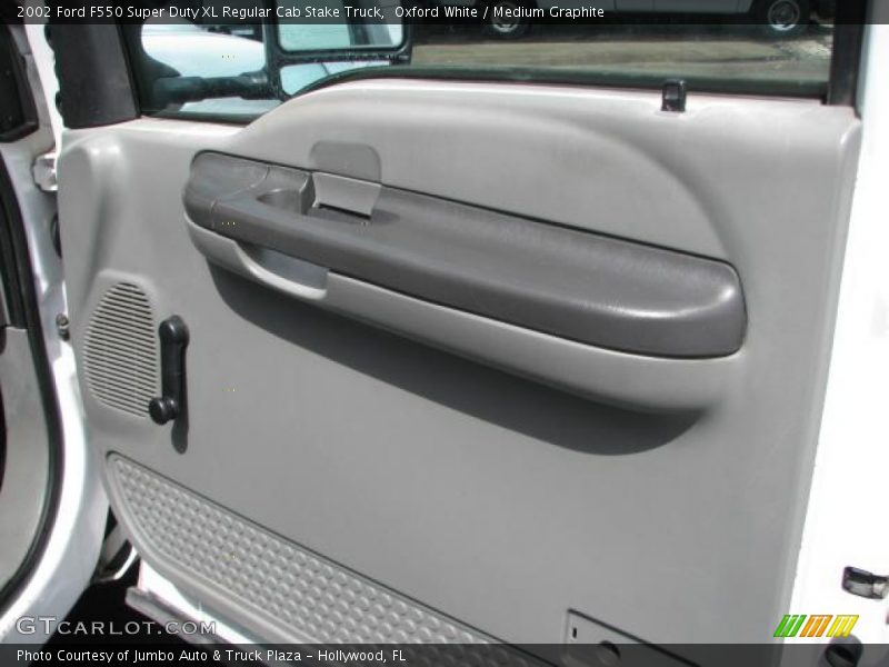 Oxford White / Medium Graphite 2002 Ford F550 Super Duty XL Regular Cab Stake Truck