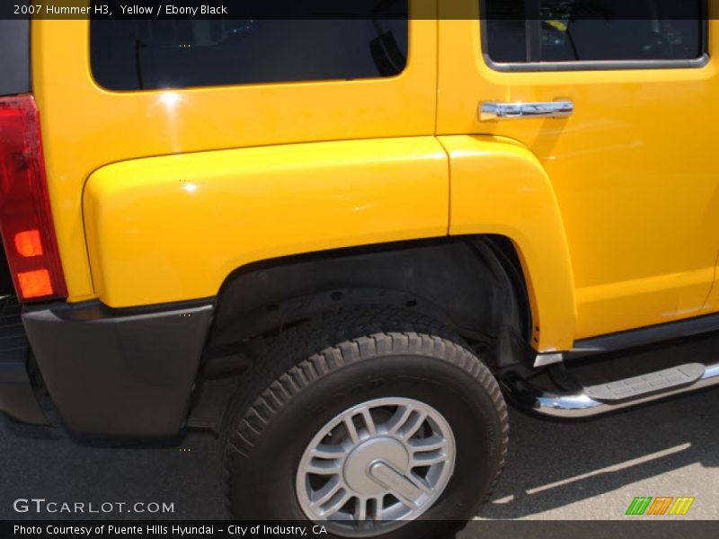 Yellow / Ebony Black 2007 Hummer H3