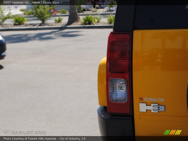 Yellow / Ebony Black 2007 Hummer H3