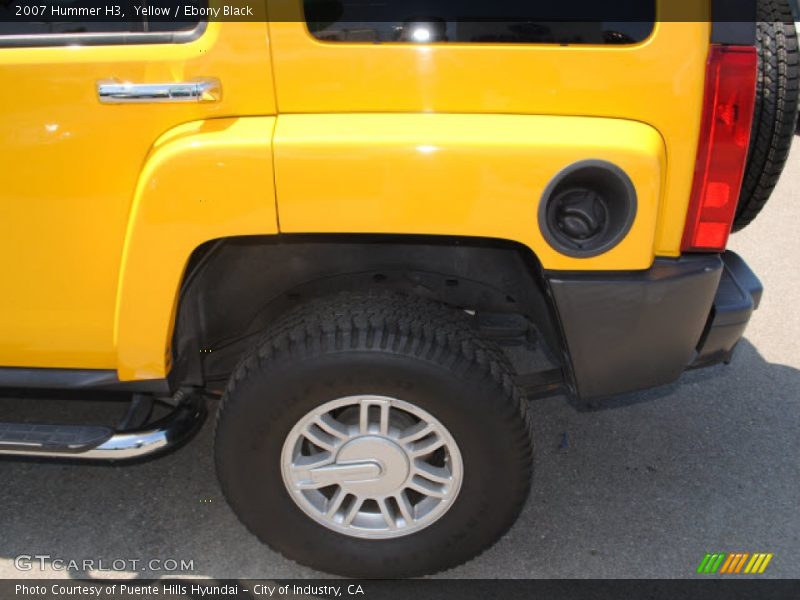 Yellow / Ebony Black 2007 Hummer H3