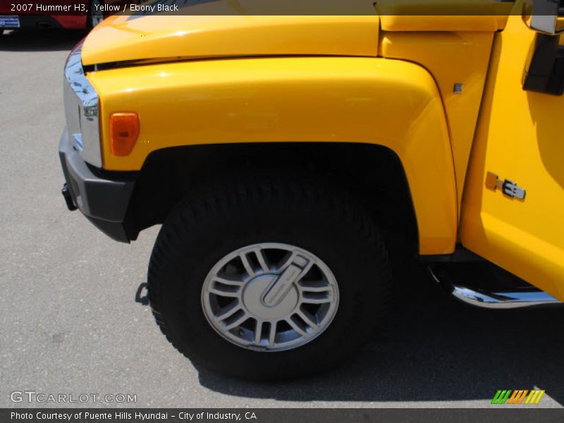 Yellow / Ebony Black 2007 Hummer H3
