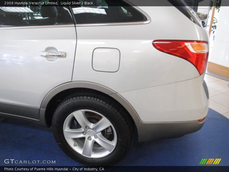Liquid Silver / Black 2009 Hyundai Veracruz Limited