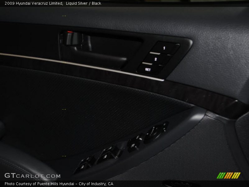 Liquid Silver / Black 2009 Hyundai Veracruz Limited
