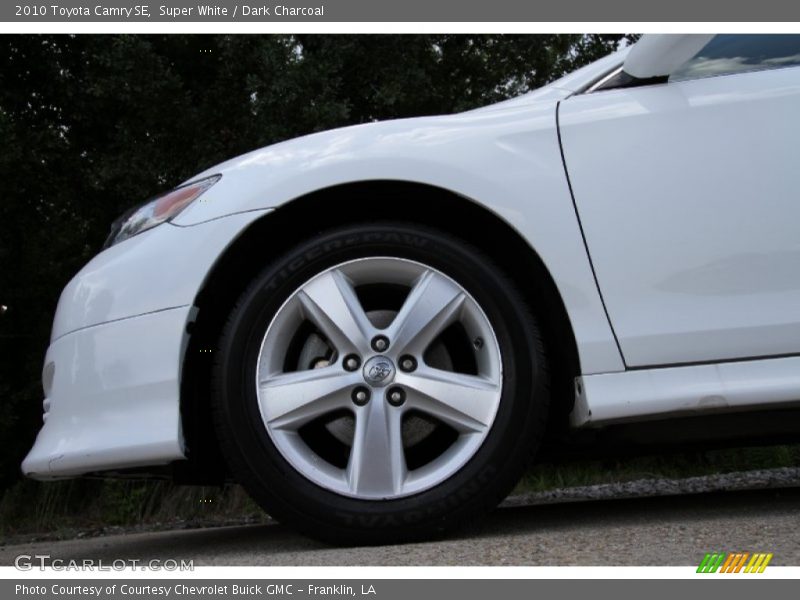 Super White / Dark Charcoal 2010 Toyota Camry SE
