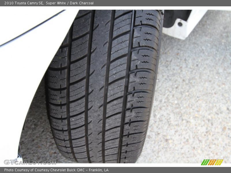 Super White / Dark Charcoal 2010 Toyota Camry SE