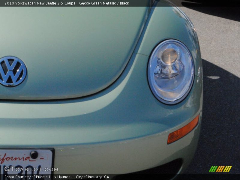 Gecko Green Metallic / Black 2010 Volkswagen New Beetle 2.5 Coupe