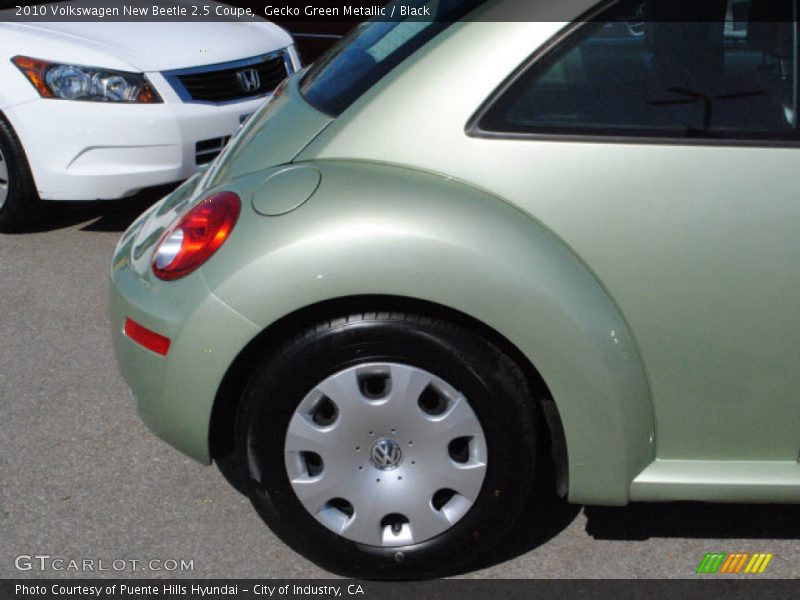 Gecko Green Metallic / Black 2010 Volkswagen New Beetle 2.5 Coupe