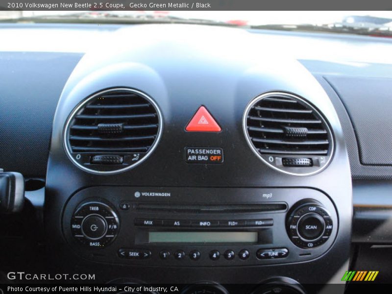Controls of 2010 New Beetle 2.5 Coupe