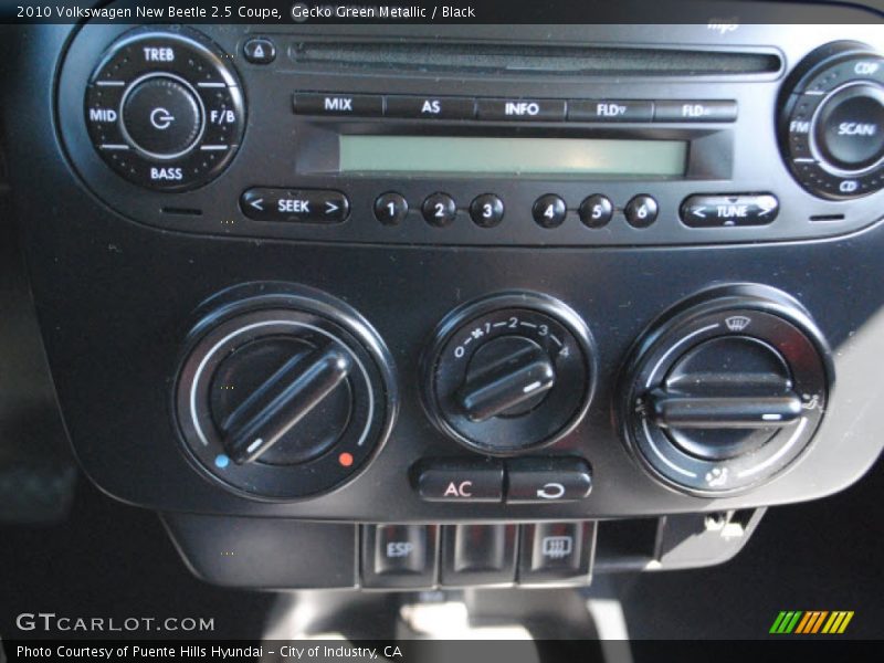 Controls of 2010 New Beetle 2.5 Coupe
