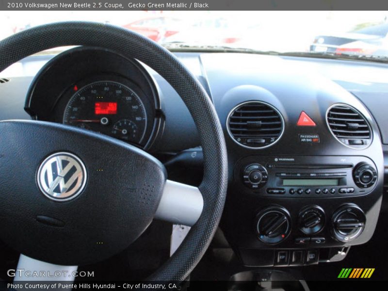Gecko Green Metallic / Black 2010 Volkswagen New Beetle 2.5 Coupe