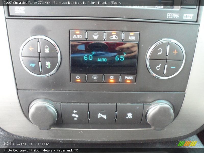 Controls of 2007 Tahoe Z71 4x4