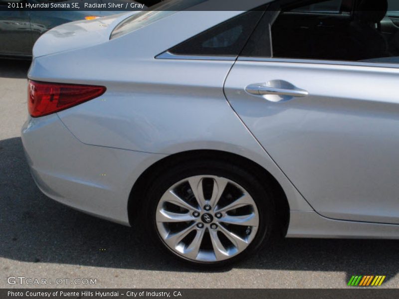 Radiant Silver / Gray 2011 Hyundai Sonata SE