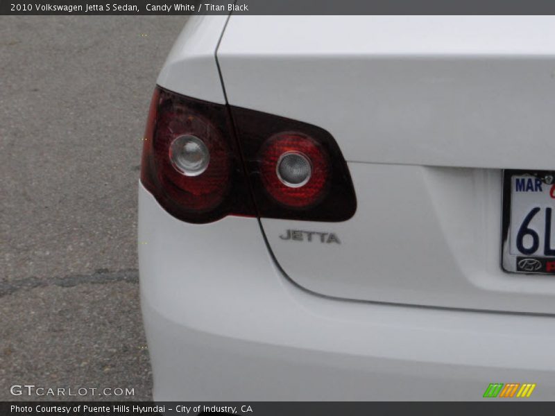 Candy White / Titan Black 2010 Volkswagen Jetta S Sedan