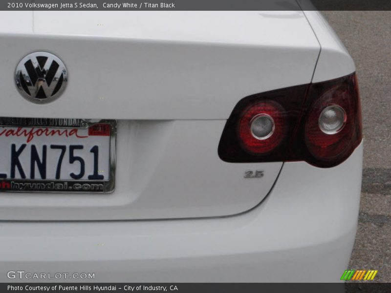 Candy White / Titan Black 2010 Volkswagen Jetta S Sedan