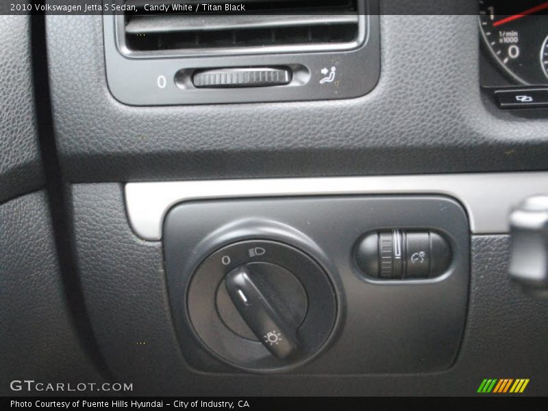 Candy White / Titan Black 2010 Volkswagen Jetta S Sedan