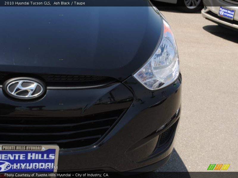 Ash Black / Taupe 2010 Hyundai Tucson GLS