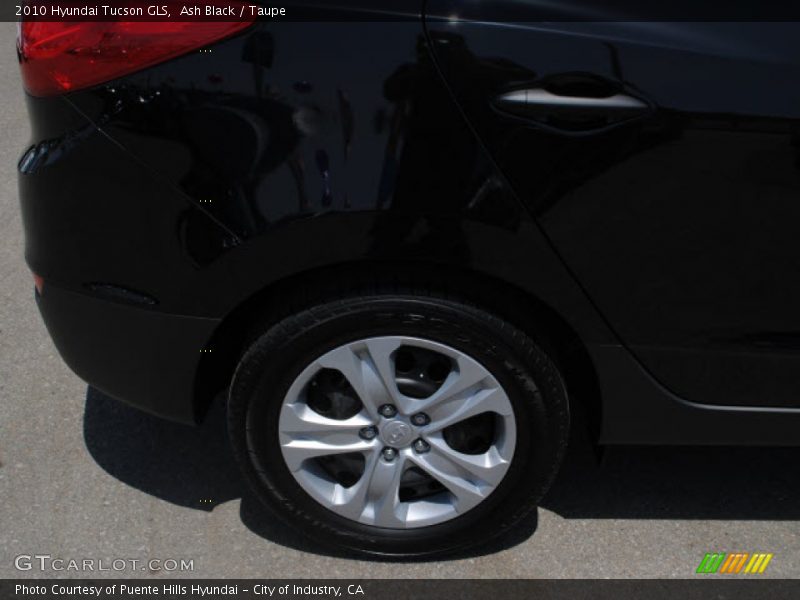 Ash Black / Taupe 2010 Hyundai Tucson GLS