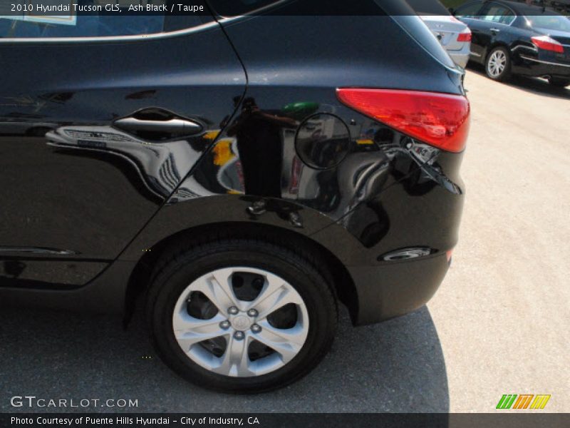 Ash Black / Taupe 2010 Hyundai Tucson GLS