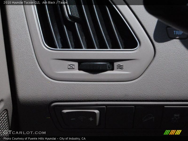 Ash Black / Taupe 2010 Hyundai Tucson GLS