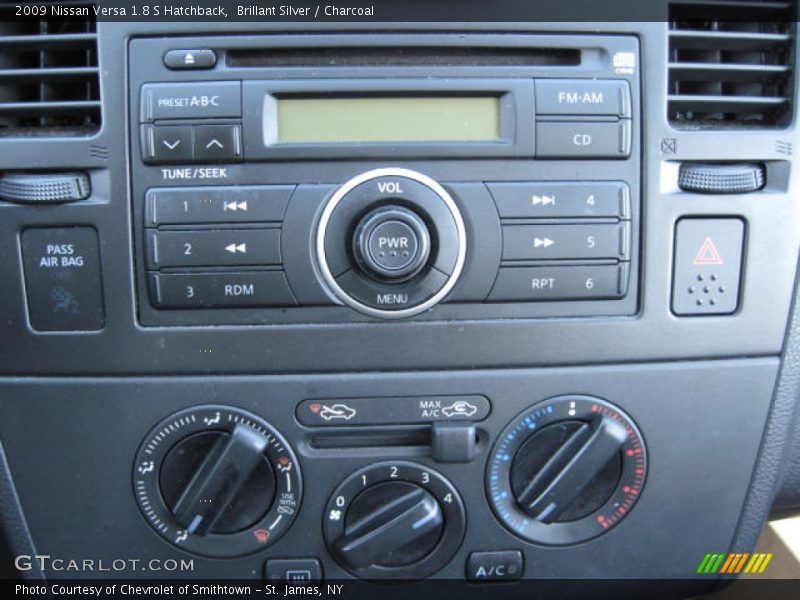 Brillant Silver / Charcoal 2009 Nissan Versa 1.8 S Hatchback