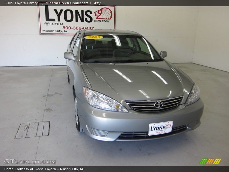 Mineral Green Opalescent / Gray 2005 Toyota Camry LE