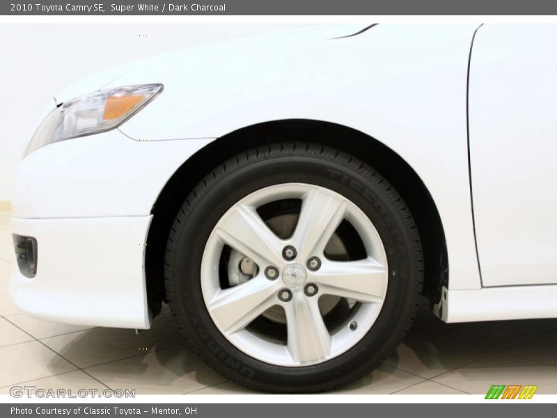 Super White / Dark Charcoal 2010 Toyota Camry SE