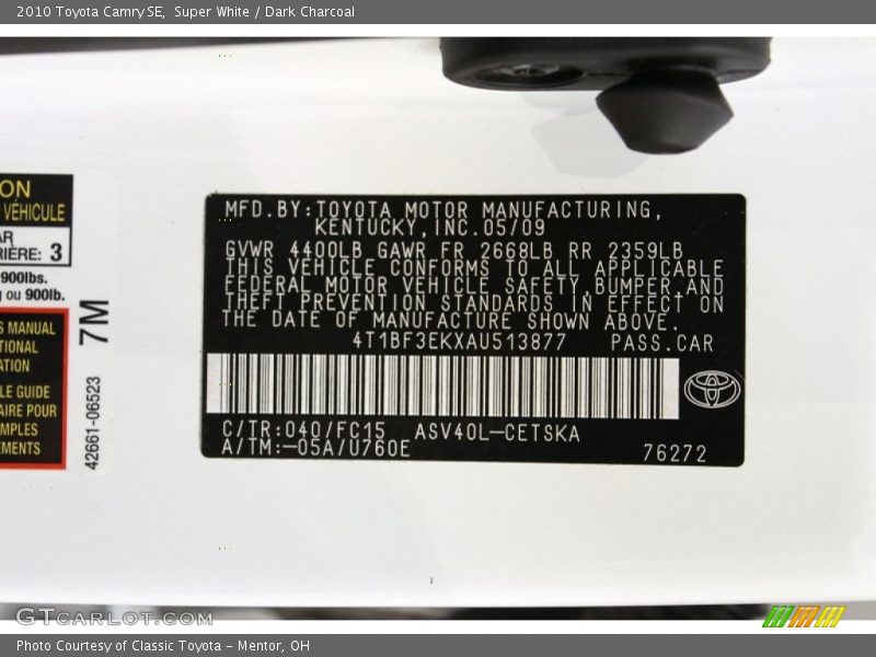 Super White / Dark Charcoal 2010 Toyota Camry SE