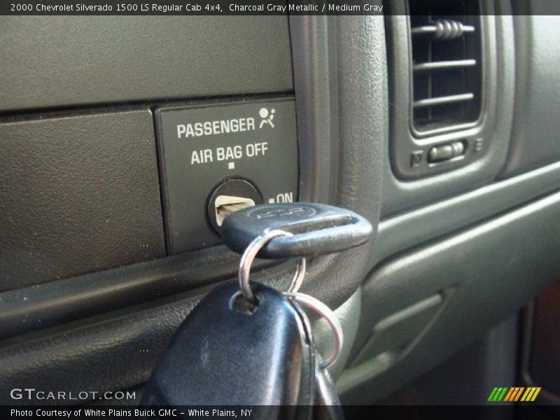Charcoal Gray Metallic / Medium Gray 2000 Chevrolet Silverado 1500 LS Regular Cab 4x4