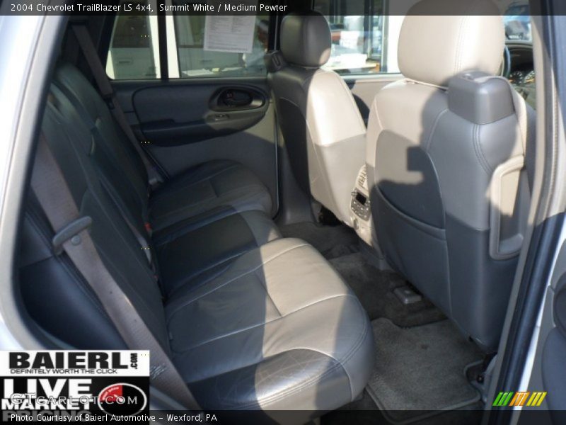 Summit White / Medium Pewter 2004 Chevrolet TrailBlazer LS 4x4