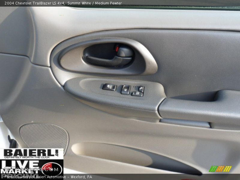 Summit White / Medium Pewter 2004 Chevrolet TrailBlazer LS 4x4
