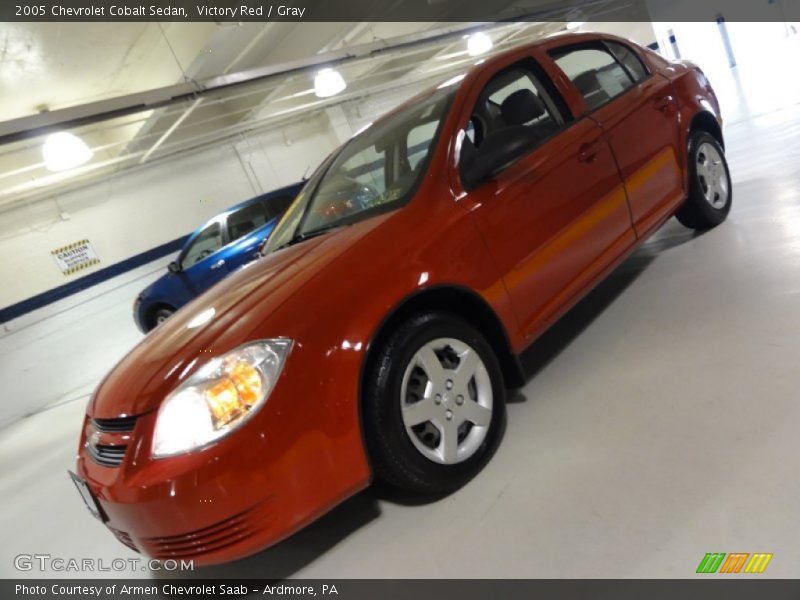 Victory Red / Gray 2005 Chevrolet Cobalt Sedan