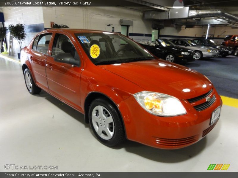 Victory Red / Gray 2005 Chevrolet Cobalt Sedan
