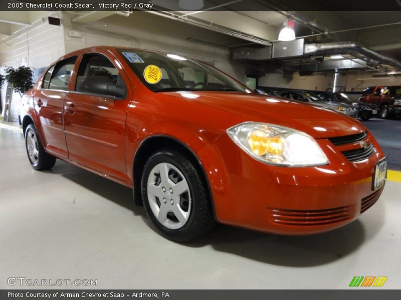 Victory Red / Gray 2005 Chevrolet Cobalt Sedan