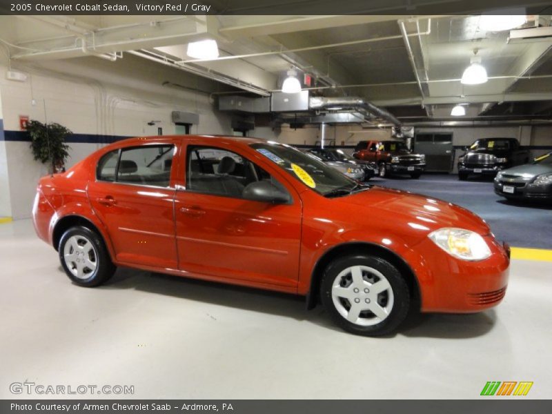Victory Red / Gray 2005 Chevrolet Cobalt Sedan