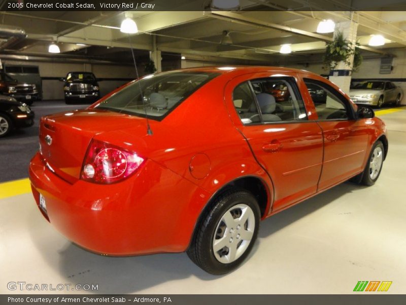 Victory Red / Gray 2005 Chevrolet Cobalt Sedan