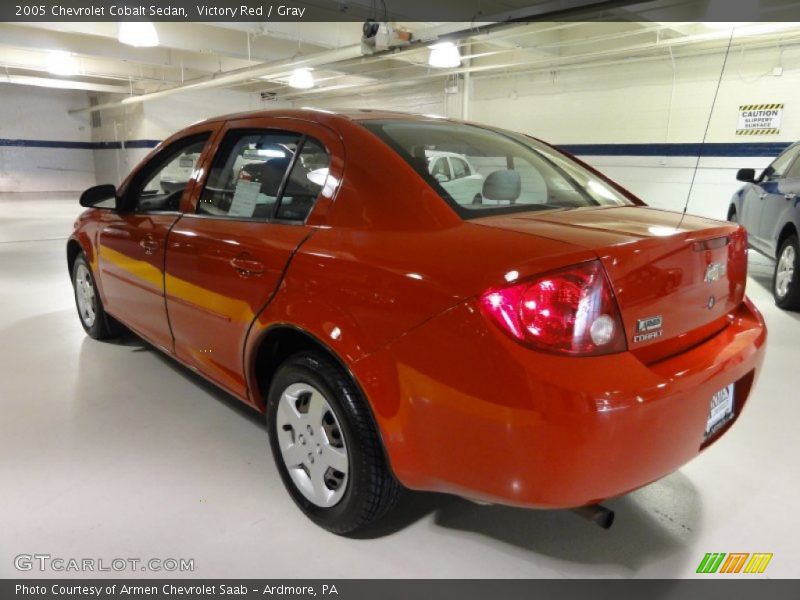 Victory Red / Gray 2005 Chevrolet Cobalt Sedan